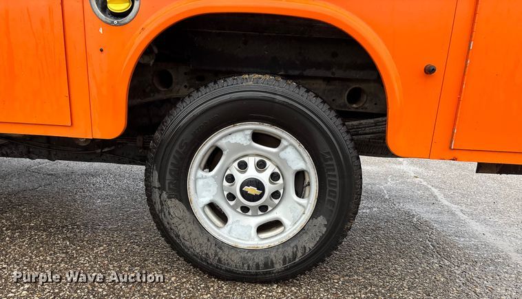 image for item ET4617 2012 Chevrolet Silverado 2500HD Crew Cab utility bed pickup truck