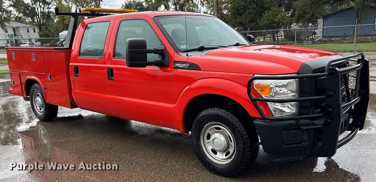 image for item ET4618 2011 Ford F250 Super Duty Crew Cab utility bed pickup truck