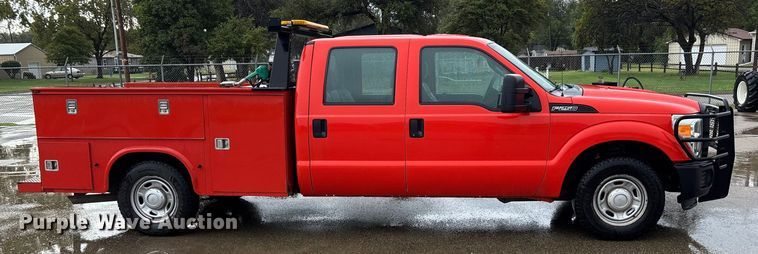 image for item ET4618 2011 Ford F250 Super Duty Crew Cab utility bed pickup truck