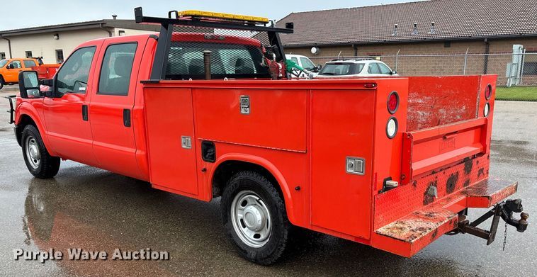 image for item ET4618 2011 Ford F250 Super Duty Crew Cab utility bed pickup truck