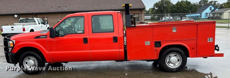 image for item ET4618 2011 Ford F250 Super Duty Crew Cab utility bed pickup truck