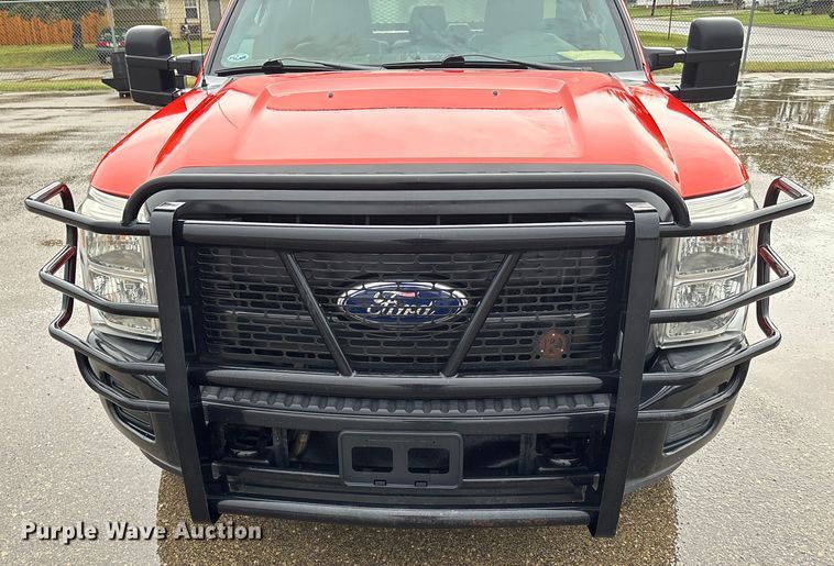 image for item ET4618 2011 Ford F250 Super Duty Crew Cab utility bed pickup truck