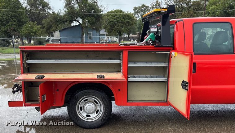 image for item ET4618 2011 Ford F250 Super Duty Crew Cab utility bed pickup truck