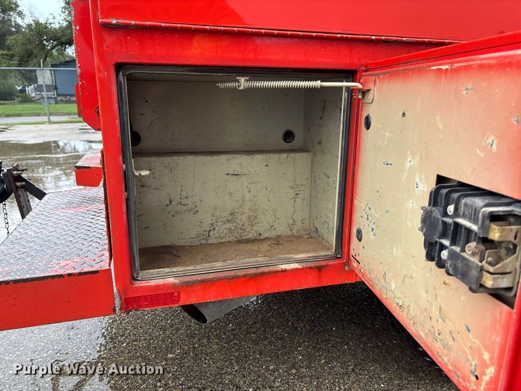 image for item ET4618 2011 Ford F250 Super Duty Crew Cab utility bed pickup truck