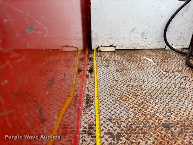 image for item ET4618 2011 Ford F250 Super Duty Crew Cab utility bed pickup truck