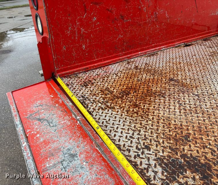 image for item ET4618 2011 Ford F250 Super Duty Crew Cab utility bed pickup truck