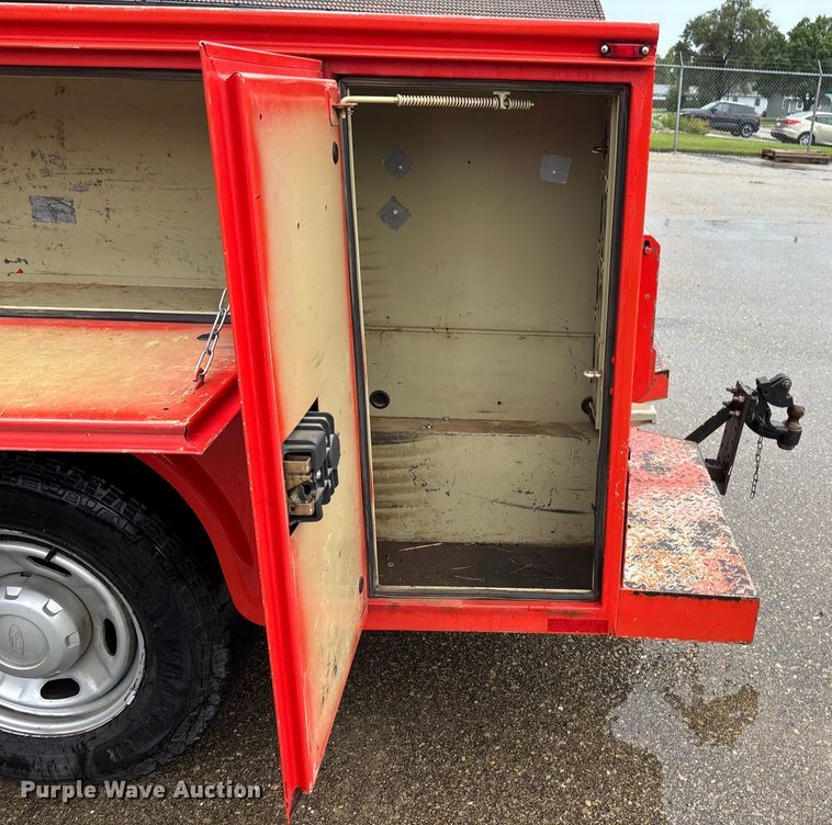 image for item ET4618 2011 Ford F250 Super Duty Crew Cab utility bed pickup truck