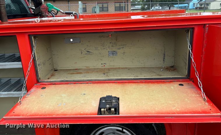 image for item ET4618 2011 Ford F250 Super Duty Crew Cab utility bed pickup truck