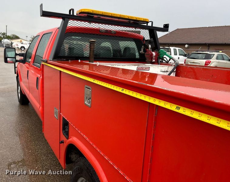 image for item ET4618 2011 Ford F250 Super Duty Crew Cab utility bed pickup truck