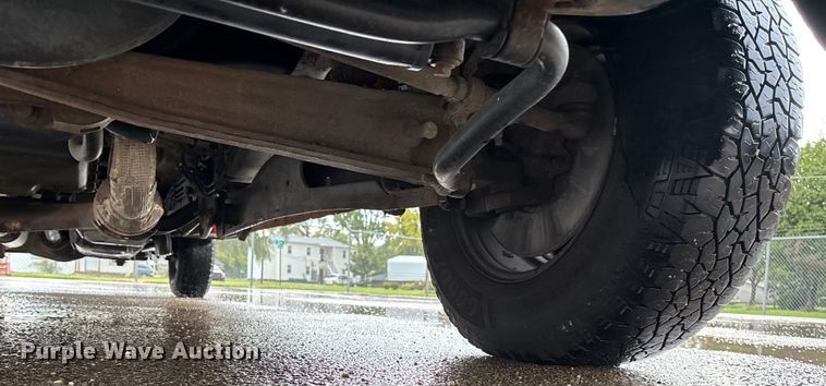 image for item ET4618 2011 Ford F250 Super Duty Crew Cab utility bed pickup truck