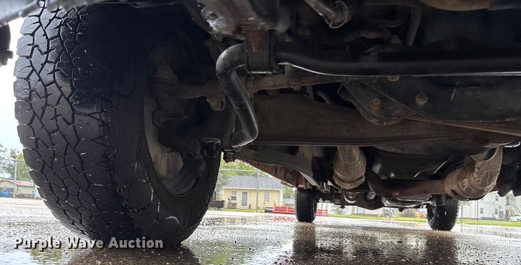 image for item ET4618 2011 Ford F250 Super Duty Crew Cab utility bed pickup truck