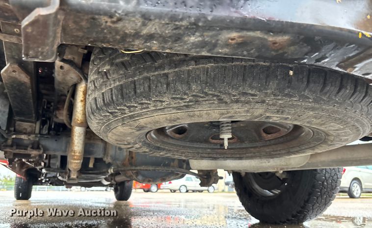 image for item ET4618 2011 Ford F250 Super Duty Crew Cab utility bed pickup truck