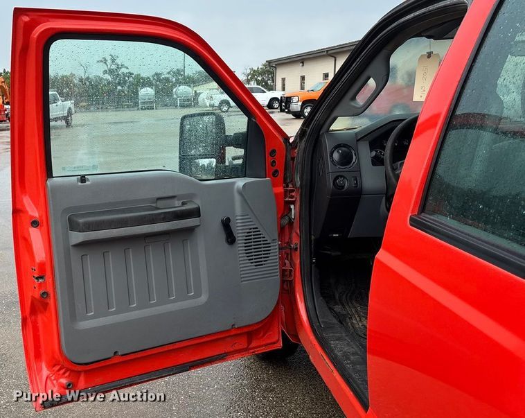 image for item ET4618 2011 Ford F250 Super Duty Crew Cab utility bed pickup truck