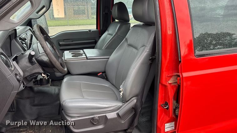 image for item ET4618 2011 Ford F250 Super Duty Crew Cab utility bed pickup truck