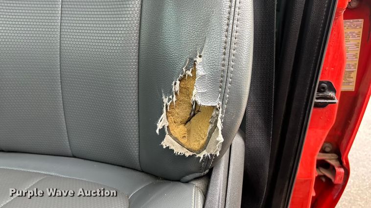 image for item ET4618 2011 Ford F250 Super Duty Crew Cab utility bed pickup truck