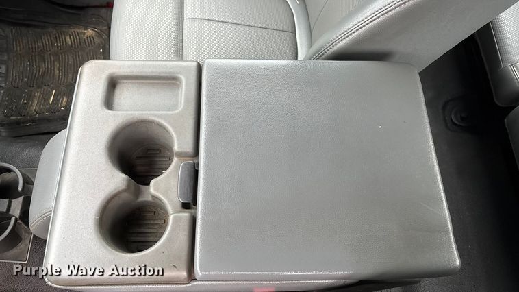 image for item ET4618 2011 Ford F250 Super Duty Crew Cab utility bed pickup truck