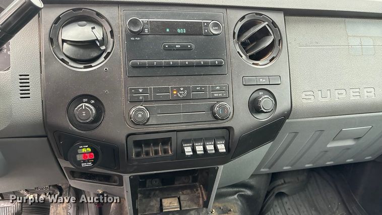 image for item ET4618 2011 Ford F250 Super Duty Crew Cab utility bed pickup truck