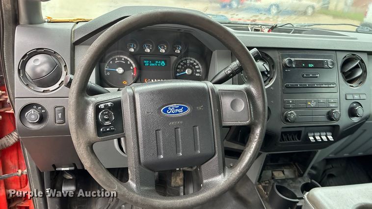 image for item ET4618 2011 Ford F250 Super Duty Crew Cab utility bed pickup truck