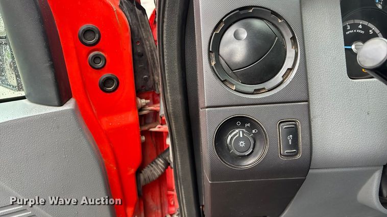 image for item ET4618 2011 Ford F250 Super Duty Crew Cab utility bed pickup truck