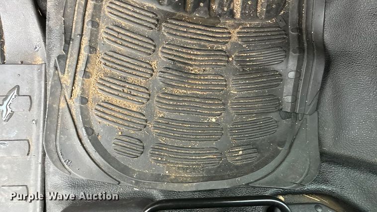 image for item ET4618 2011 Ford F250 Super Duty Crew Cab utility bed pickup truck