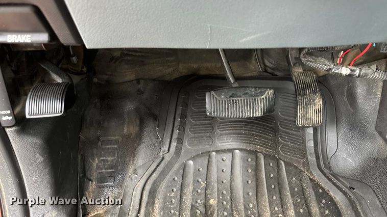 image for item ET4618 2011 Ford F250 Super Duty Crew Cab utility bed pickup truck