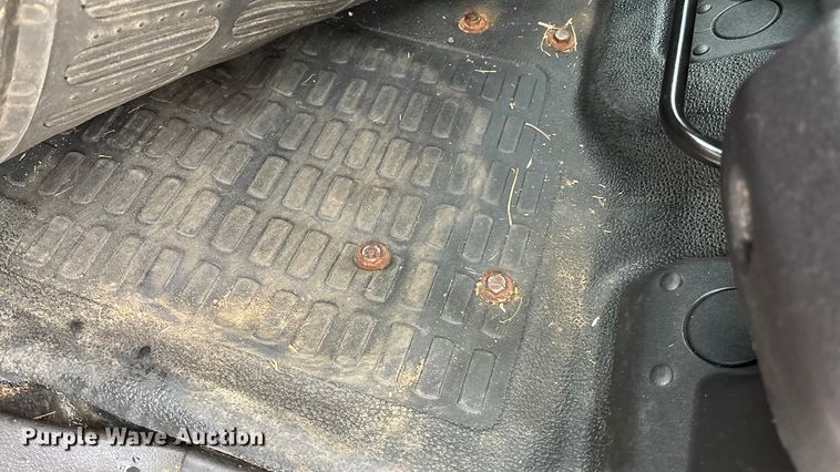 image for item ET4618 2011 Ford F250 Super Duty Crew Cab utility bed pickup truck