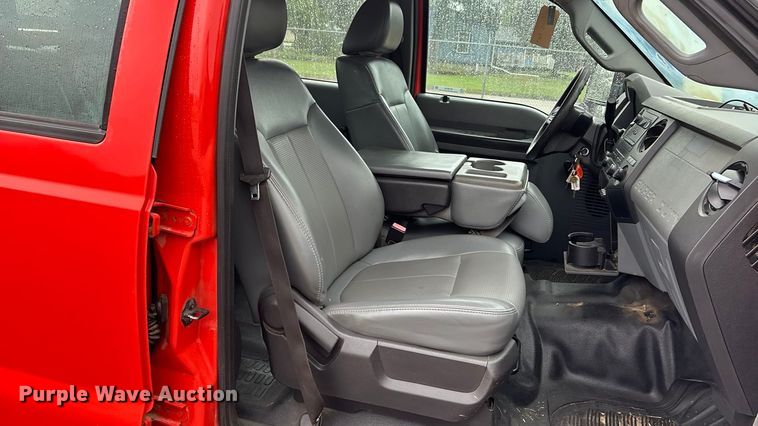 image for item ET4618 2011 Ford F250 Super Duty Crew Cab utility bed pickup truck