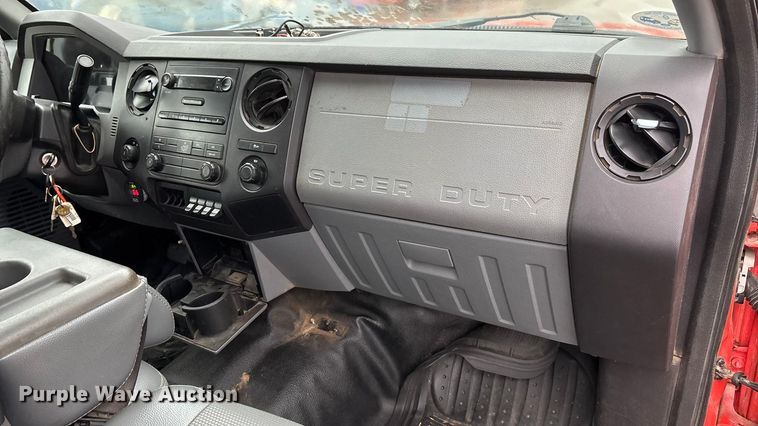 image for item ET4618 2011 Ford F250 Super Duty Crew Cab utility bed pickup truck