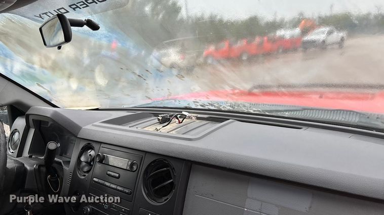 image for item ET4618 2011 Ford F250 Super Duty Crew Cab utility bed pickup truck