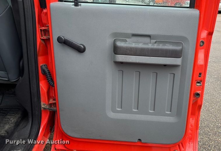 image for item ET4618 2011 Ford F250 Super Duty Crew Cab utility bed pickup truck