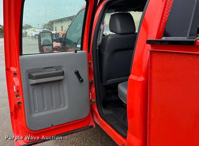 image for item ET4618 2011 Ford F250 Super Duty Crew Cab utility bed pickup truck