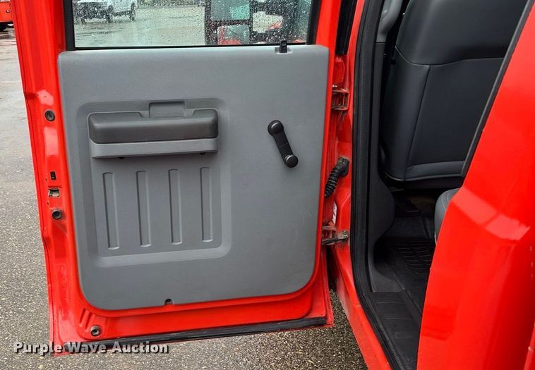 image for item ET4618 2011 Ford F250 Super Duty Crew Cab utility bed pickup truck