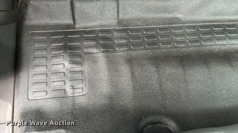 image for item ET4618 2011 Ford F250 Super Duty Crew Cab utility bed pickup truck