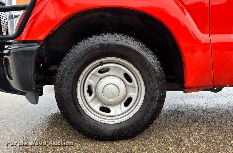 image for item ET4618 2011 Ford F250 Super Duty Crew Cab utility bed pickup truck