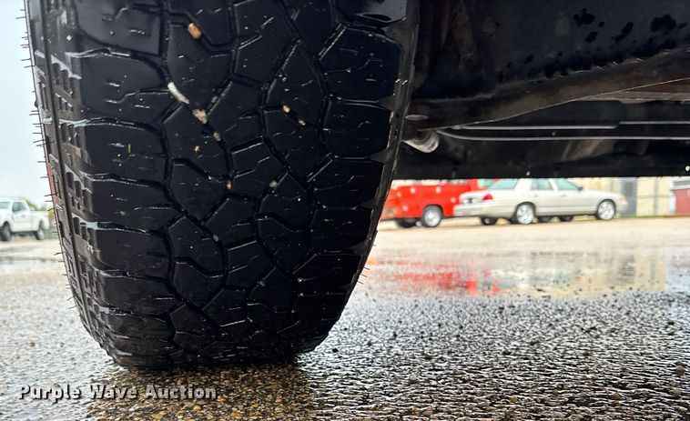 image for item ET4618 2011 Ford F250 Super Duty Crew Cab utility bed pickup truck