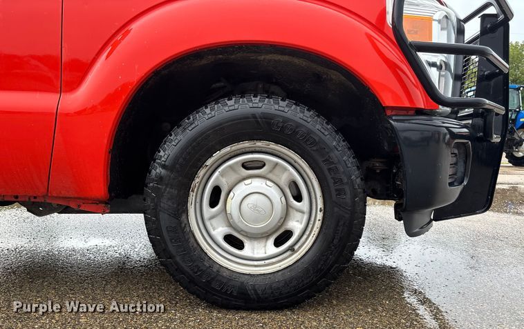 image for item ET4618 2011 Ford F250 Super Duty Crew Cab utility bed pickup truck