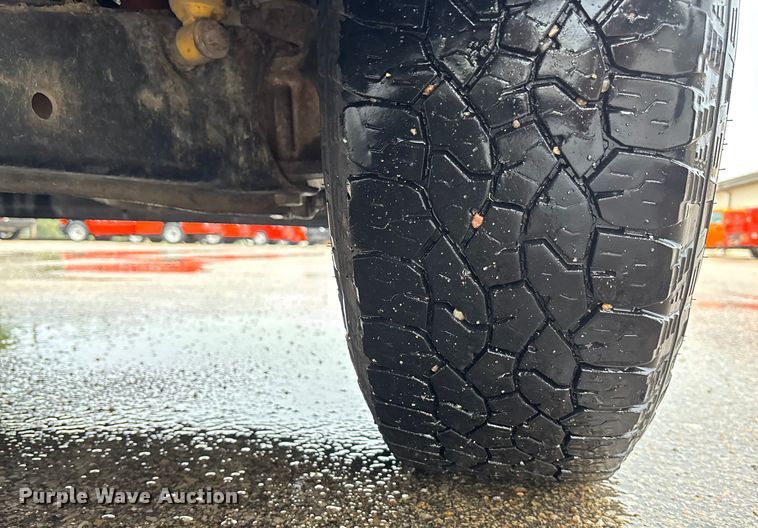 image for item ET4618 2011 Ford F250 Super Duty Crew Cab utility bed pickup truck