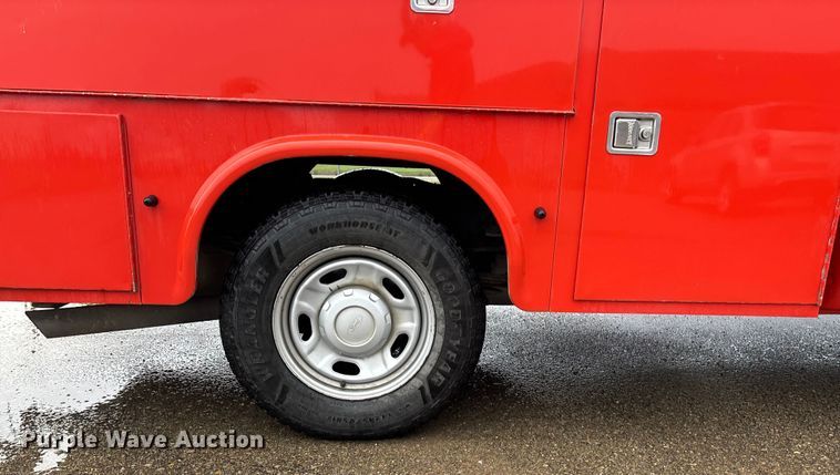 image for item ET4618 2011 Ford F250 Super Duty Crew Cab utility bed pickup truck