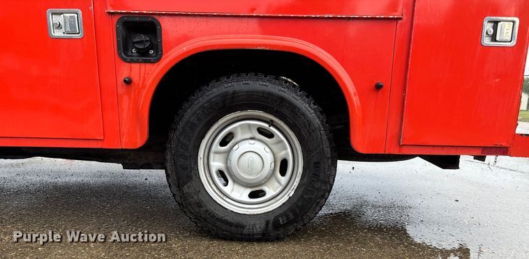 image for item ET4618 2011 Ford F250 Super Duty Crew Cab utility bed pickup truck