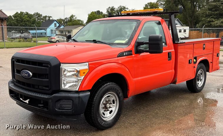 image for item ET4620 2016 Ford F250 Super Duty utility bed pickup truck