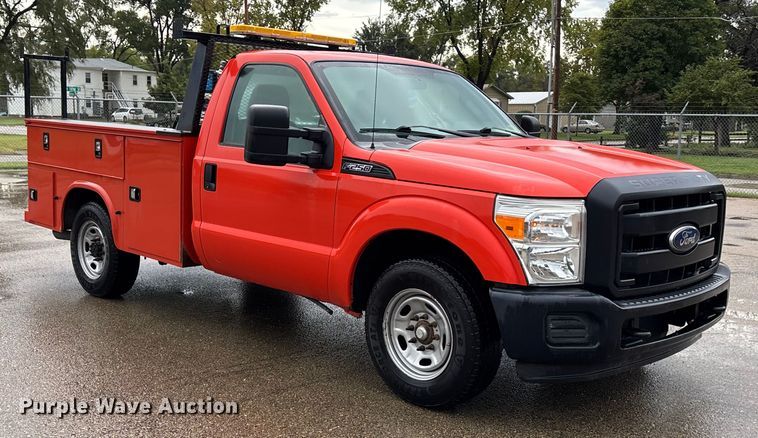 image for item ET4620 2016 Ford F250 Super Duty utility bed pickup truck