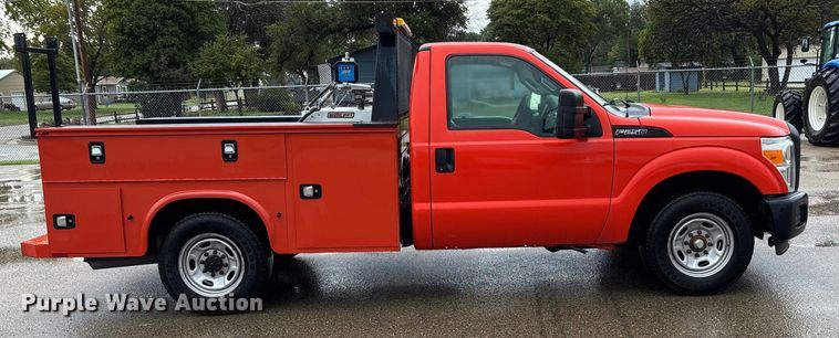 image for item ET4620 2016 Ford F250 Super Duty utility bed pickup truck