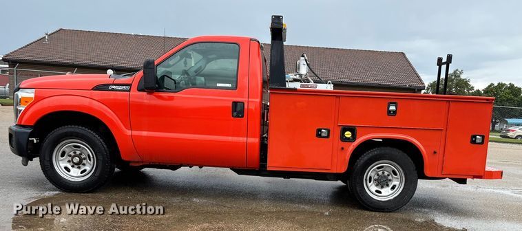 image for item ET4620 2016 Ford F250 Super Duty utility bed pickup truck
