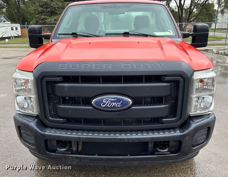 image for item ET4620 2016 Ford F250 Super Duty utility bed pickup truck