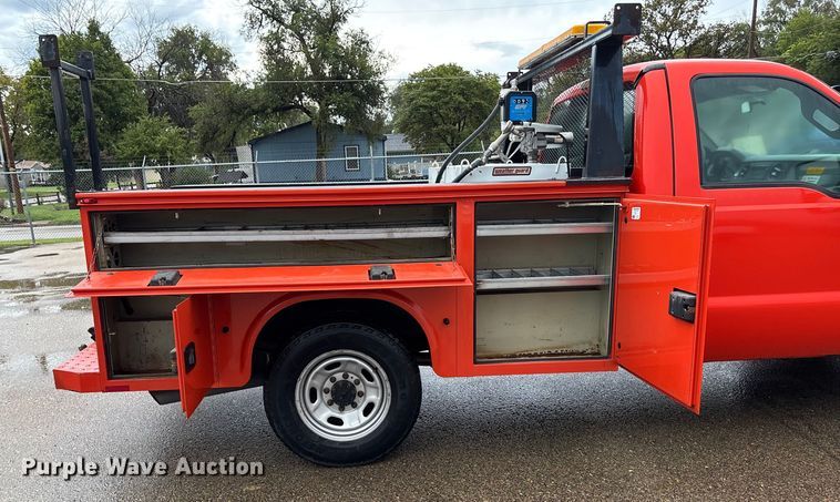 image for item ET4620 2016 Ford F250 Super Duty utility bed pickup truck