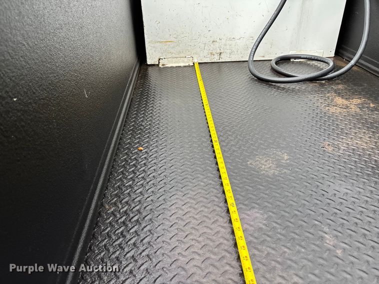 image for item ET4620 2016 Ford F250 Super Duty utility bed pickup truck