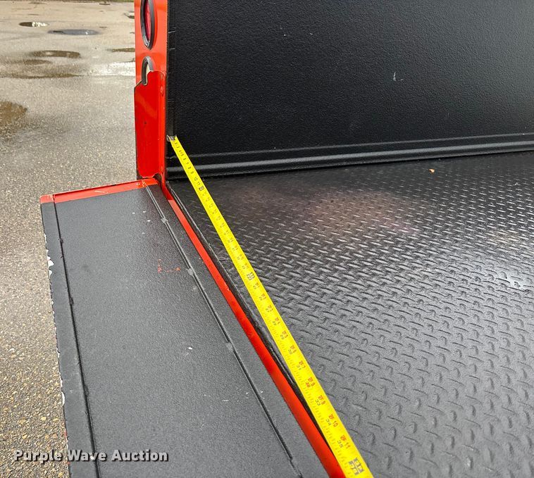 image for item ET4620 2016 Ford F250 Super Duty utility bed pickup truck