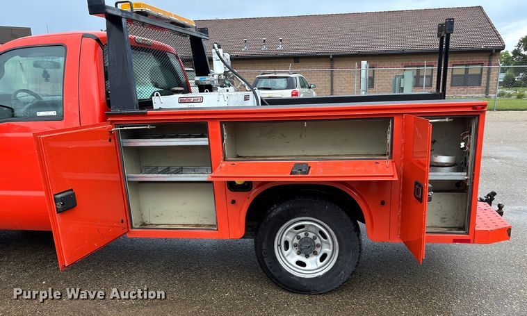 image for item ET4620 2016 Ford F250 Super Duty utility bed pickup truck