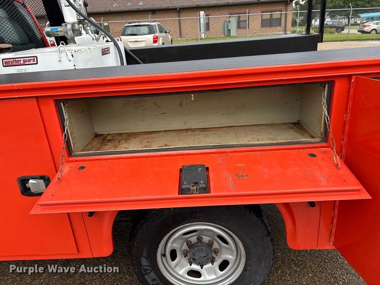 image for item ET4620 2016 Ford F250 Super Duty utility bed pickup truck