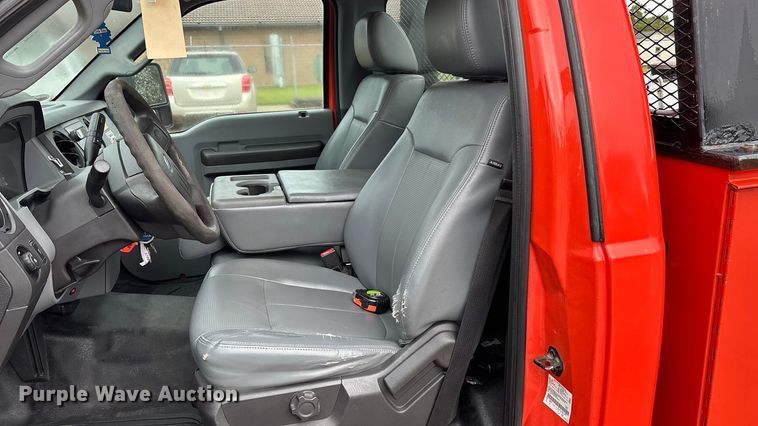 image for item ET4620 2016 Ford F250 Super Duty utility bed pickup truck